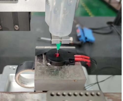 提升點膠工藝 通過一體化設(shè)計與智能傳感技術(shù)降低產(chǎn)品不良率